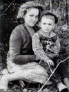 Маленький Андрюша Руденский с мамой.